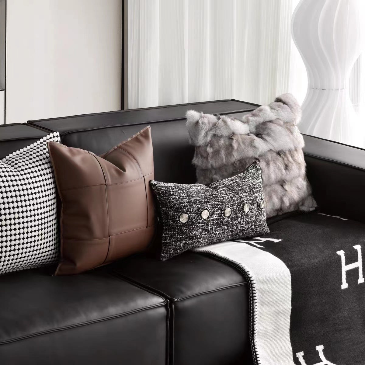 Model room pillows, light luxury, simple modern soft sofas, living room cushions, square pillows, model rooms, hotel pillows