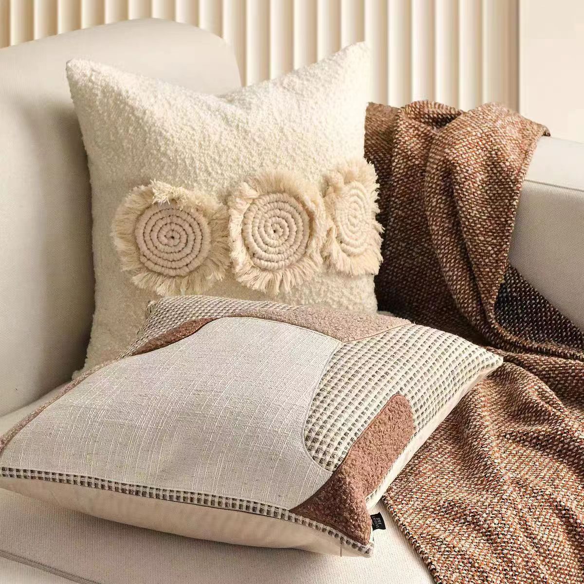 Model Room Pillow – Moderne Noblesse für Ihr Interieur