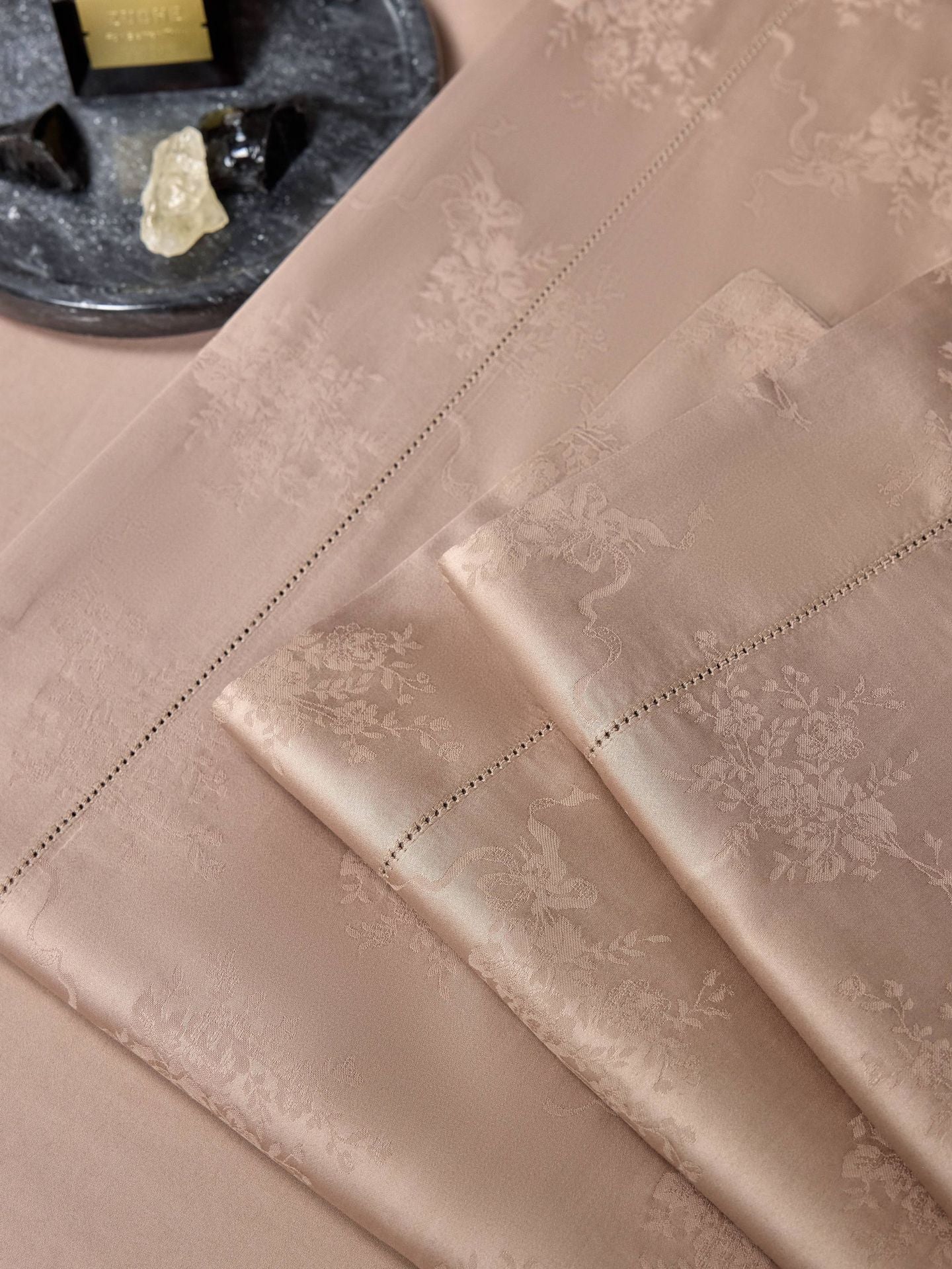 Jacquard perforierte vierteiliges Set