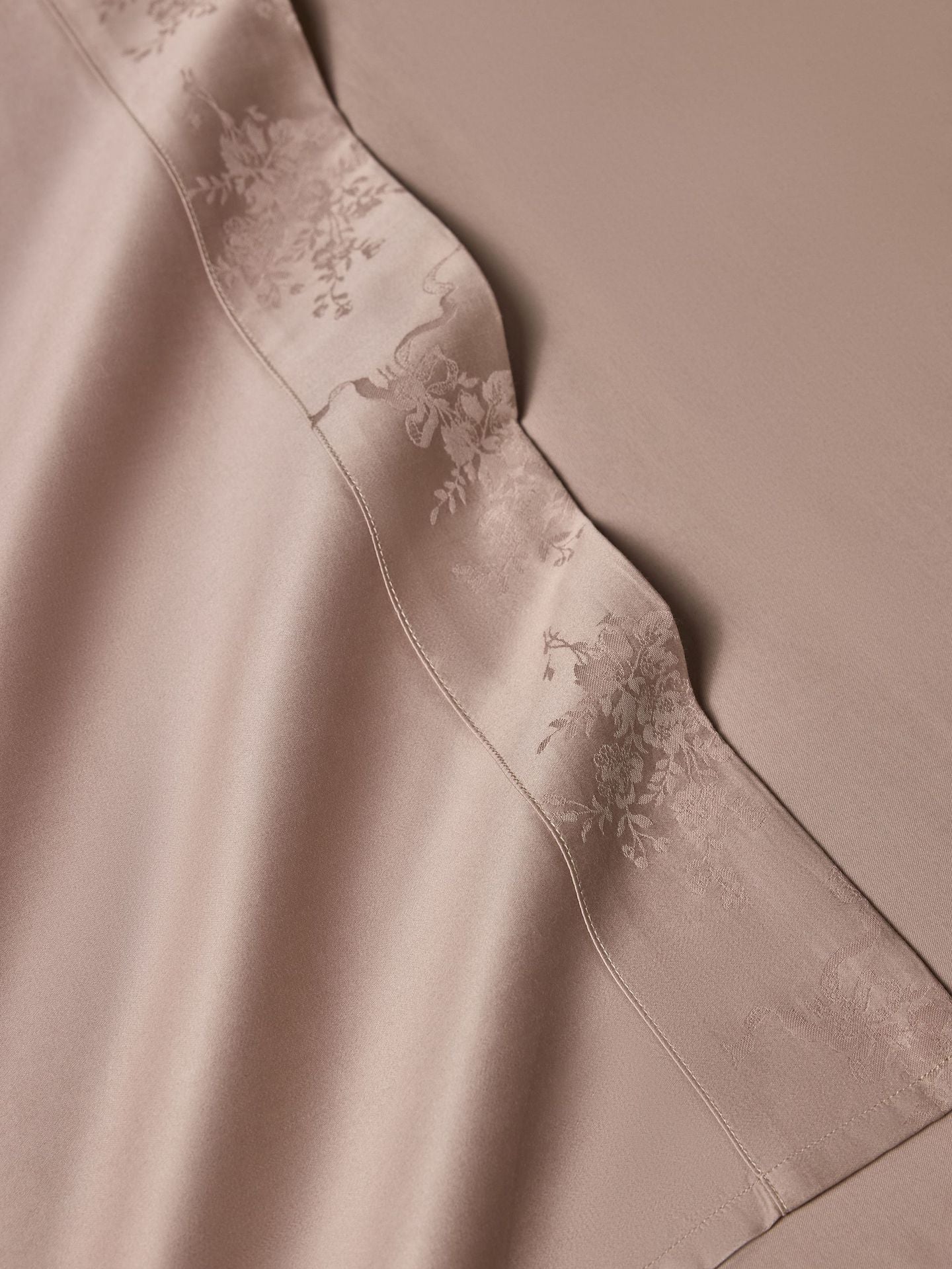 Jacquard perforierte vierteiliges Set