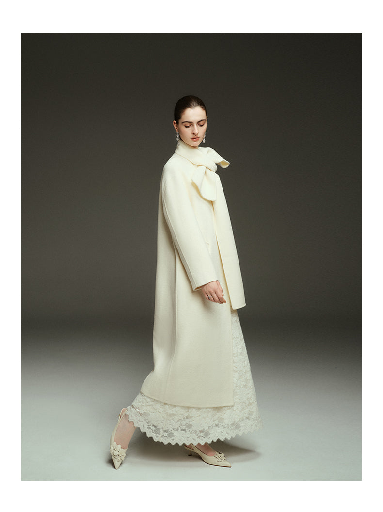 Élégance Silencieuse – Camellia White Coat