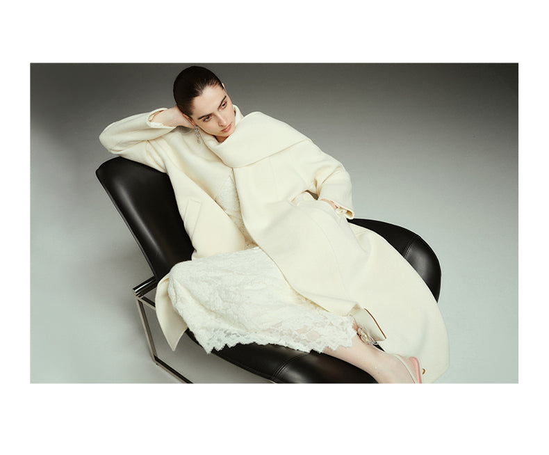 Élégance Silencieuse – Camellia White Coat