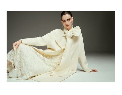 Élégance Silencieuse – Camellia White Coat