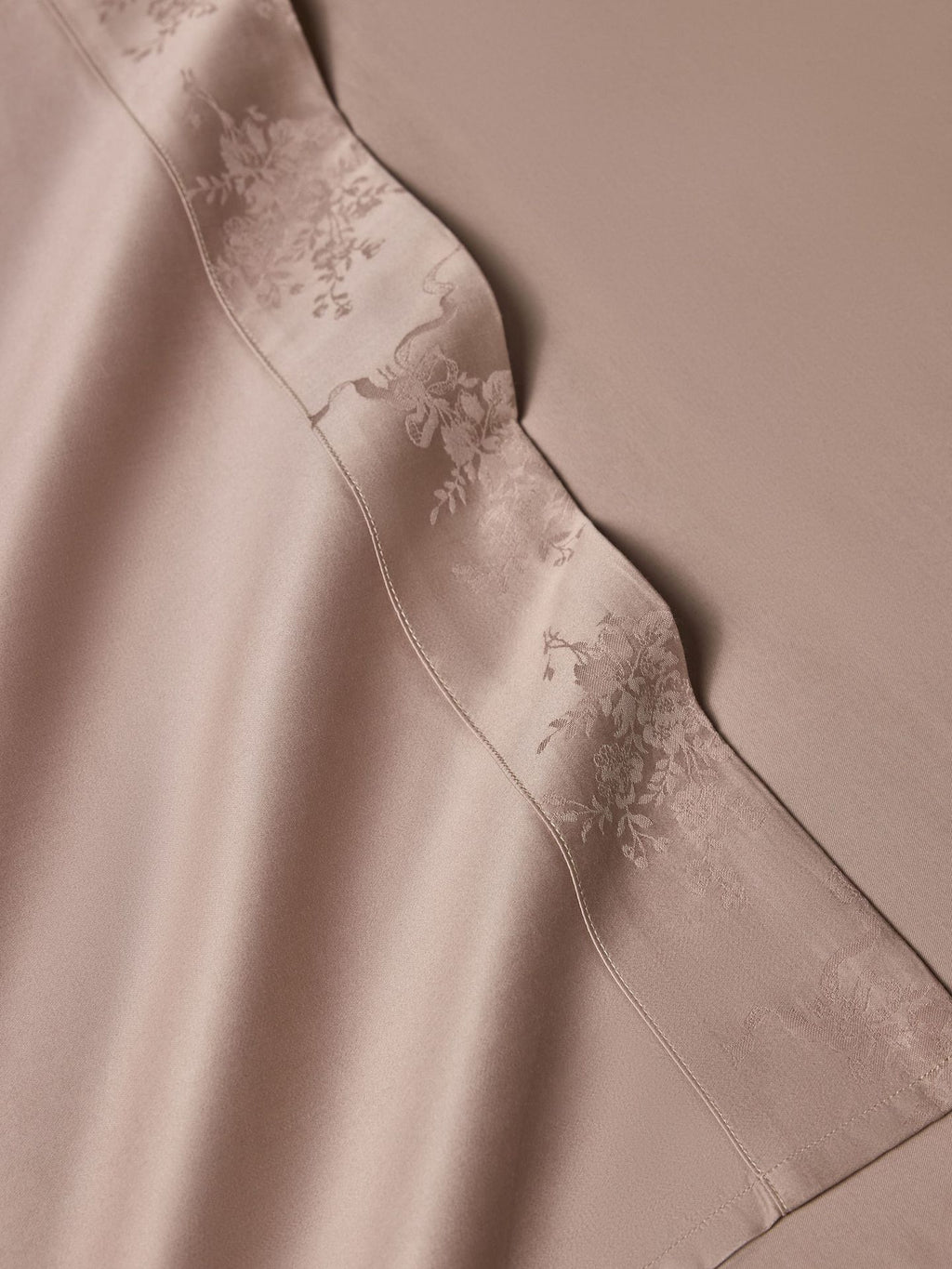 Jacquard perforierte vierteiliges Set