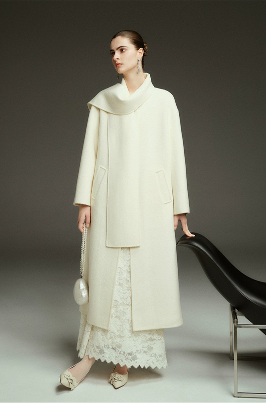 Élégance Silencieuse – Camellia White Coat